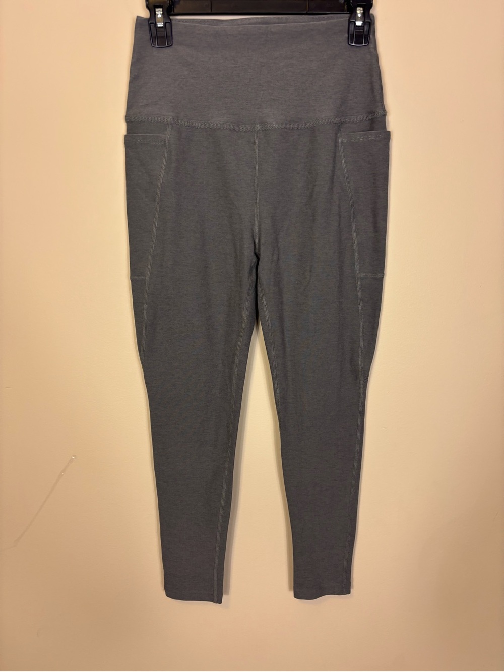 Beyond Yoga x Lifetime High-Waist Gray Leggings with Side Pockets Large